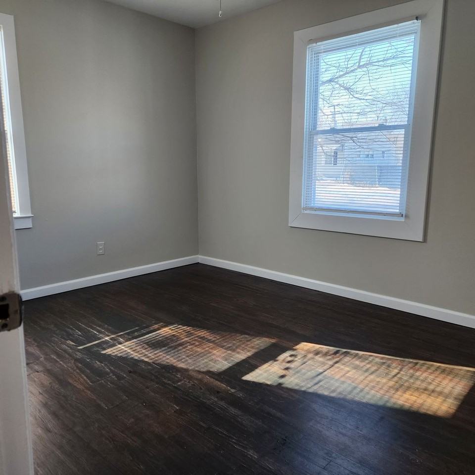 21250 Helle Ave - Photo 2 of 8