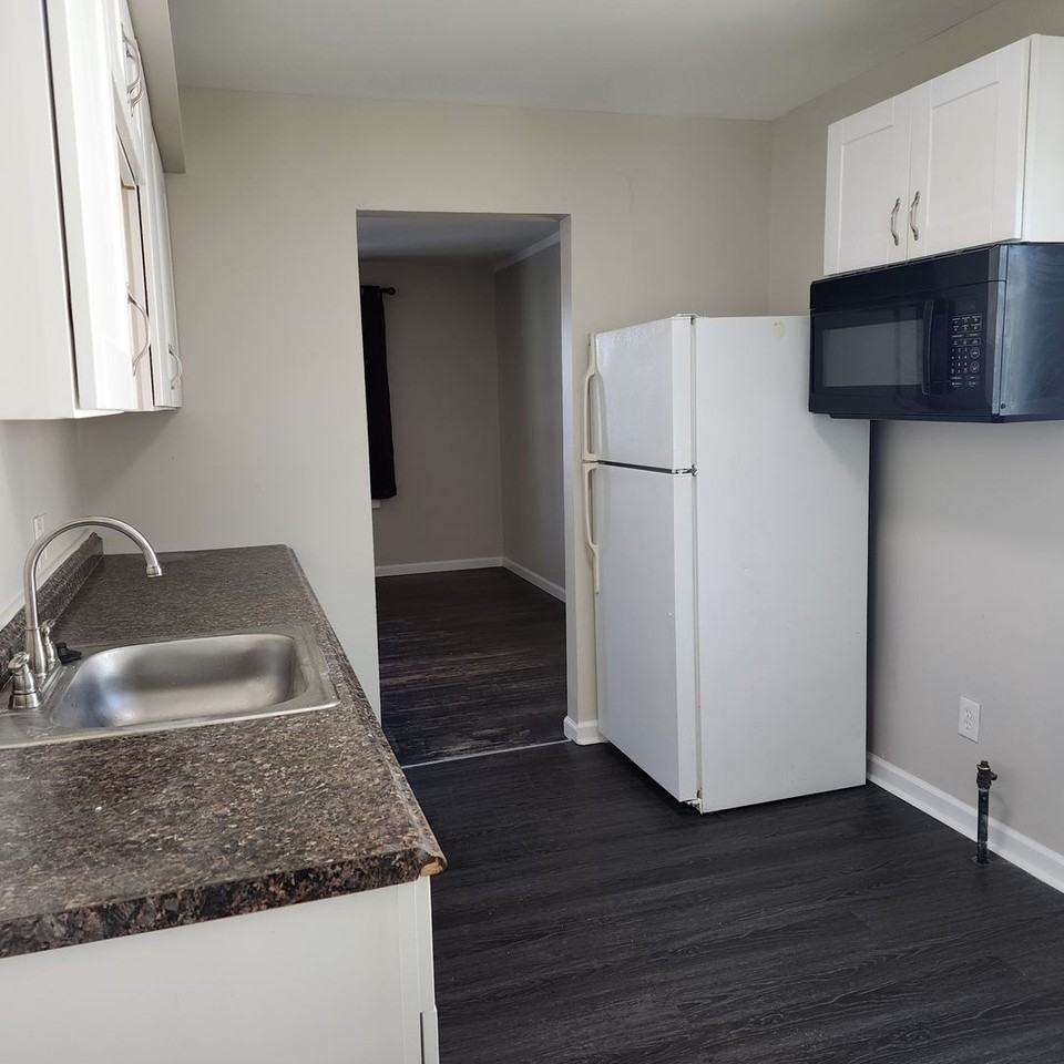 21250 Helle Ave - Photo 3 of 8