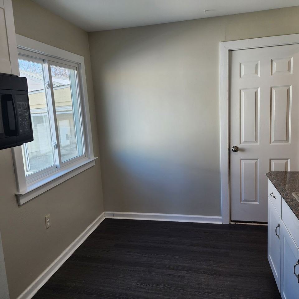 21250 Helle Ave - Photo 4 of 8