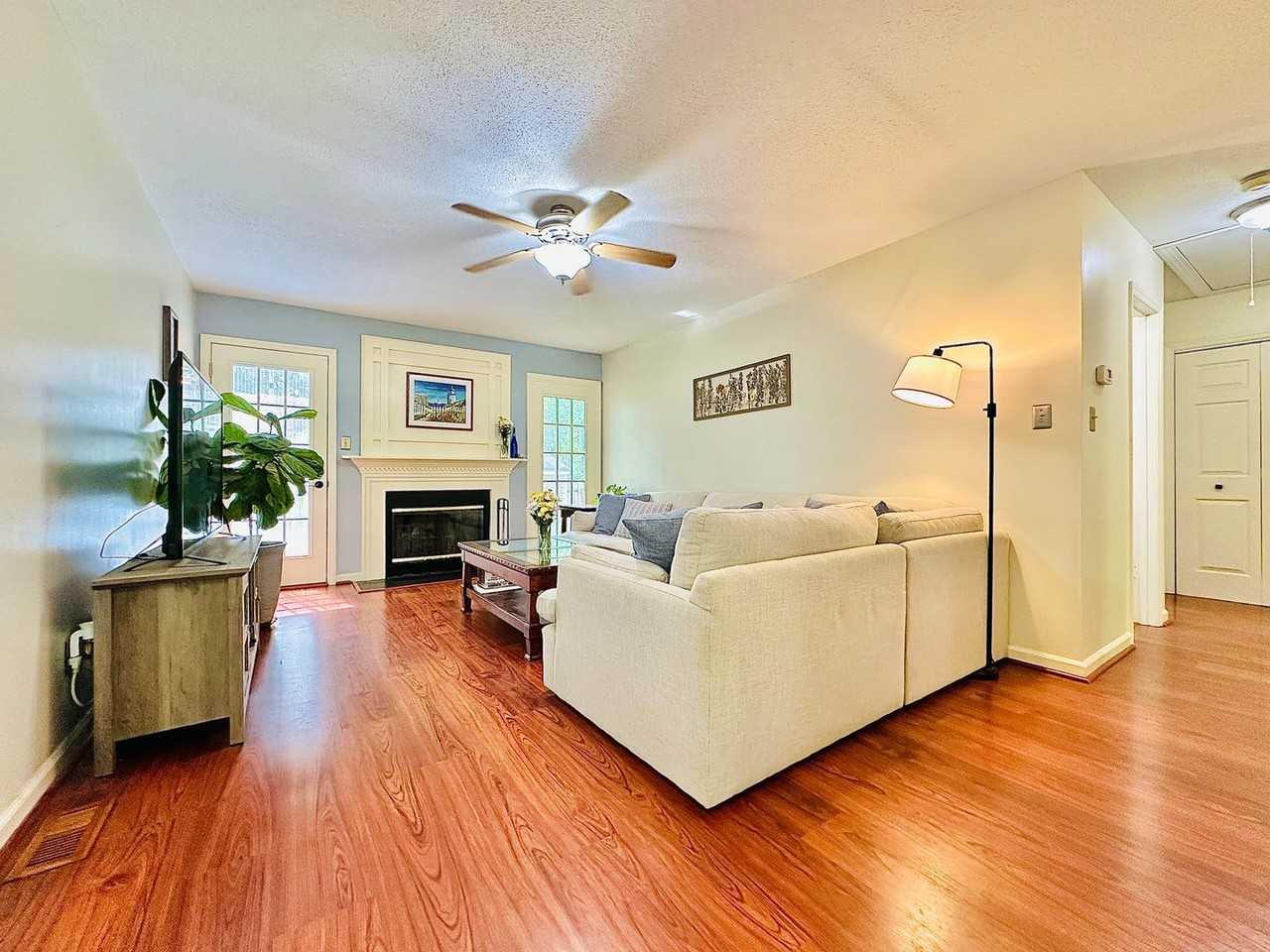 1120 Twin Cedar Ln - Photo 5 of 32