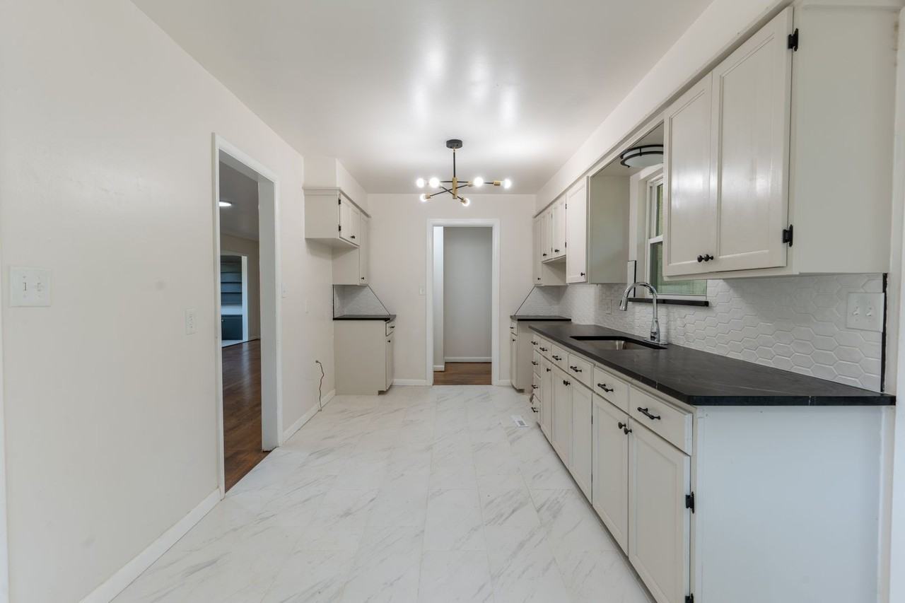 3718 Nw 19th St - Photo 6 of 27