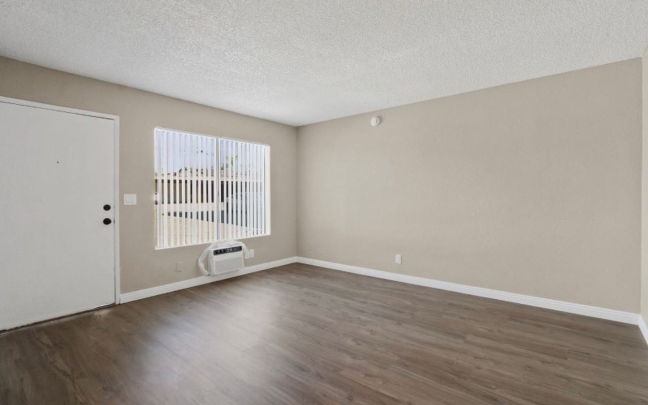 1356 W Stoneridge Ct. - Photo 2 of 9