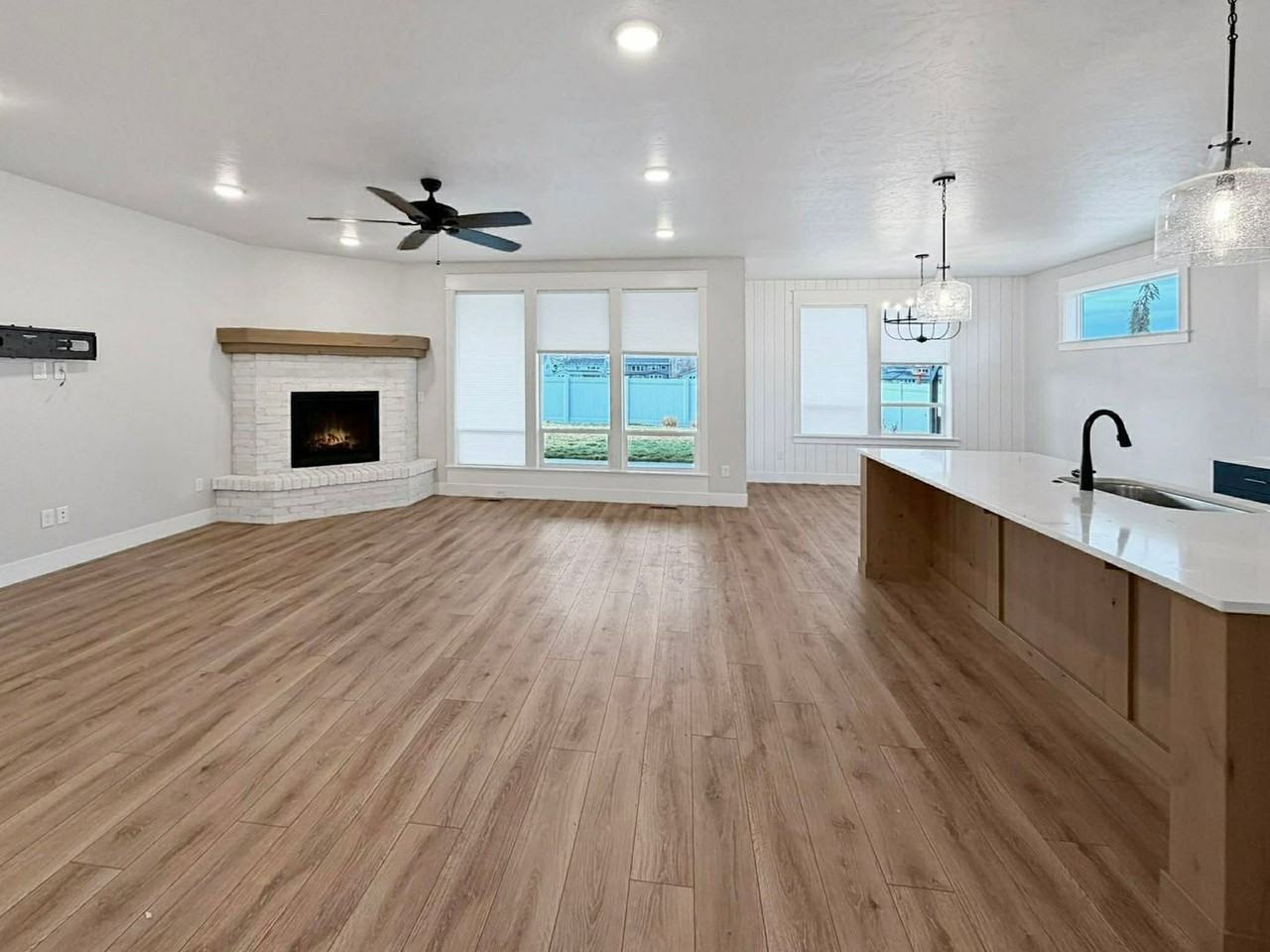 7773 W Cardinal Dr - Photo 4 of 23