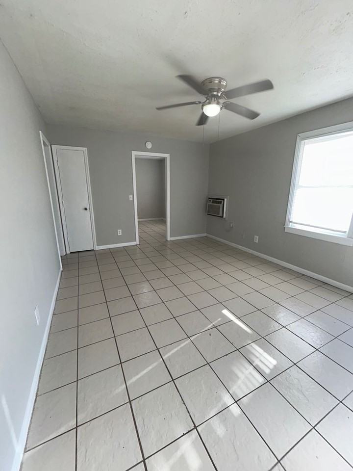 119 Calvin Ct - Photo 2 of 9