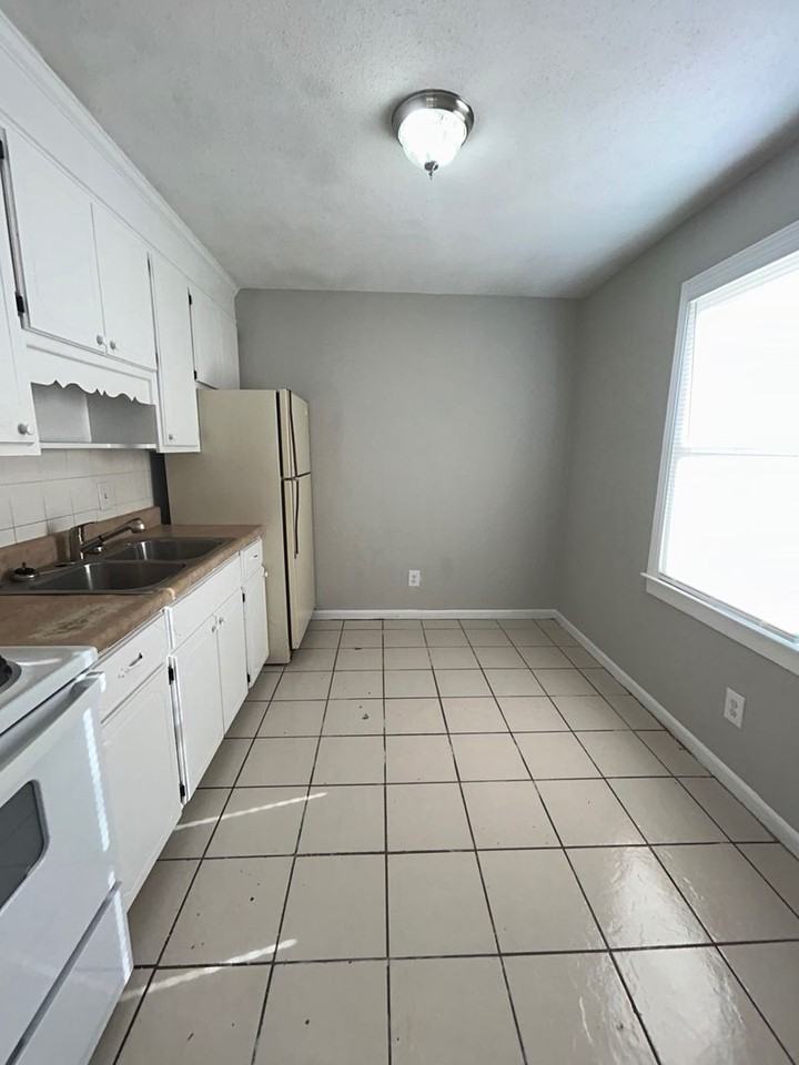 119 Calvin Ct - Photo 3 of 9