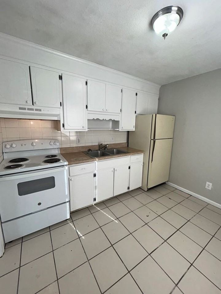 119 Calvin Ct - Photo 4 of 9