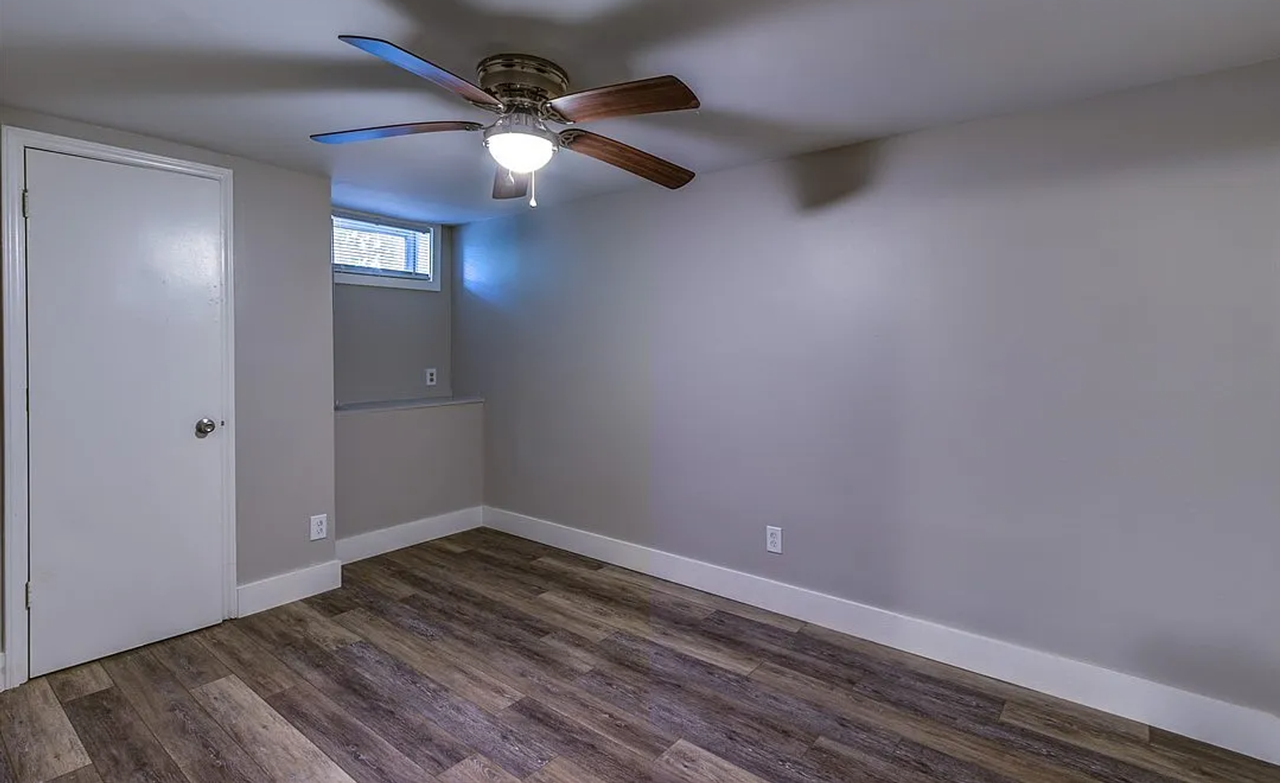 183 Hillside Dr - Photo 4 of 13