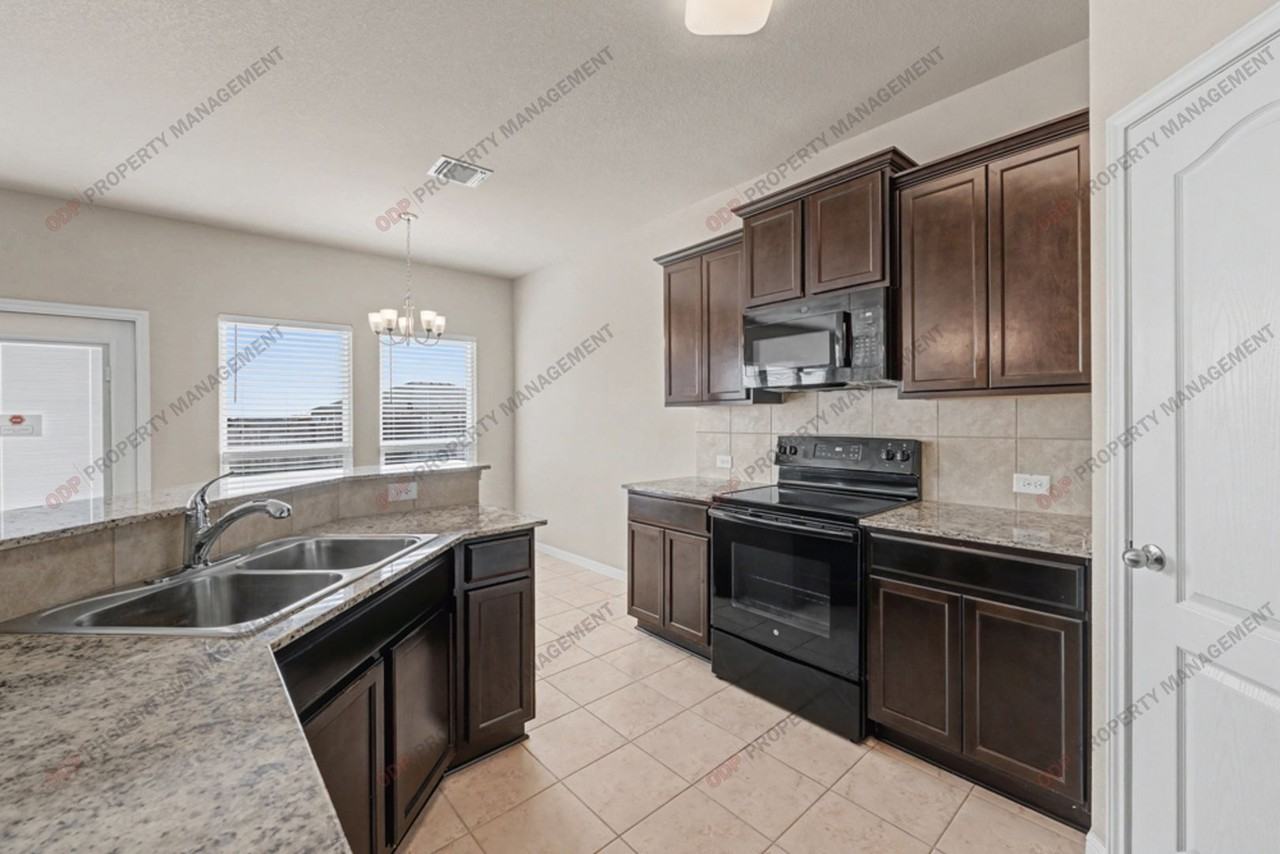 4713 Highmont Dr - Photo 4 of 21