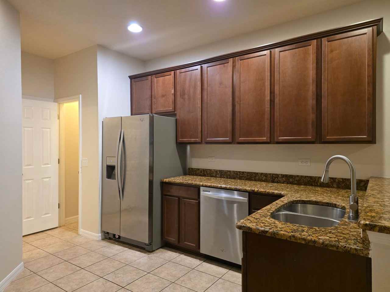 10710 Reams Rd - Photo 6 of 34