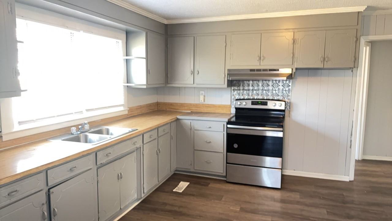 5209 Dellinger Cir - Photo 2 of 13