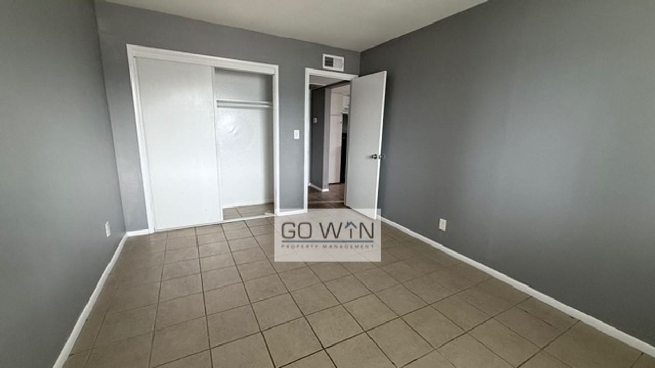 245 S Allen - Photo 5 of 9