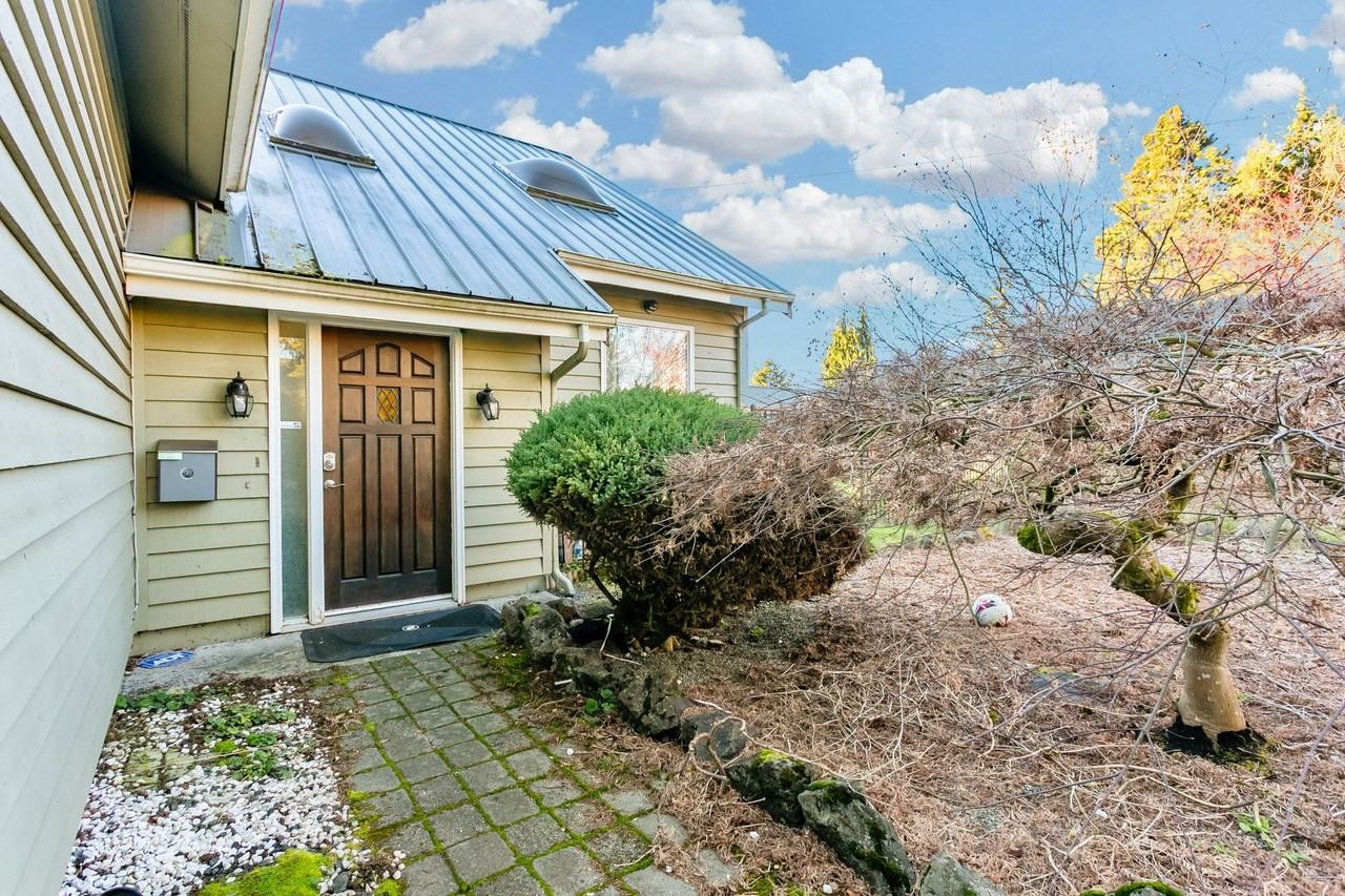 7418 S 10th St - Photo 4 of 50