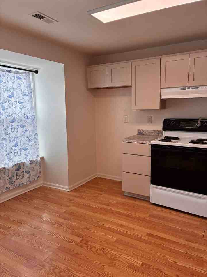 1250 Independence Sq - Photo 3 of 15