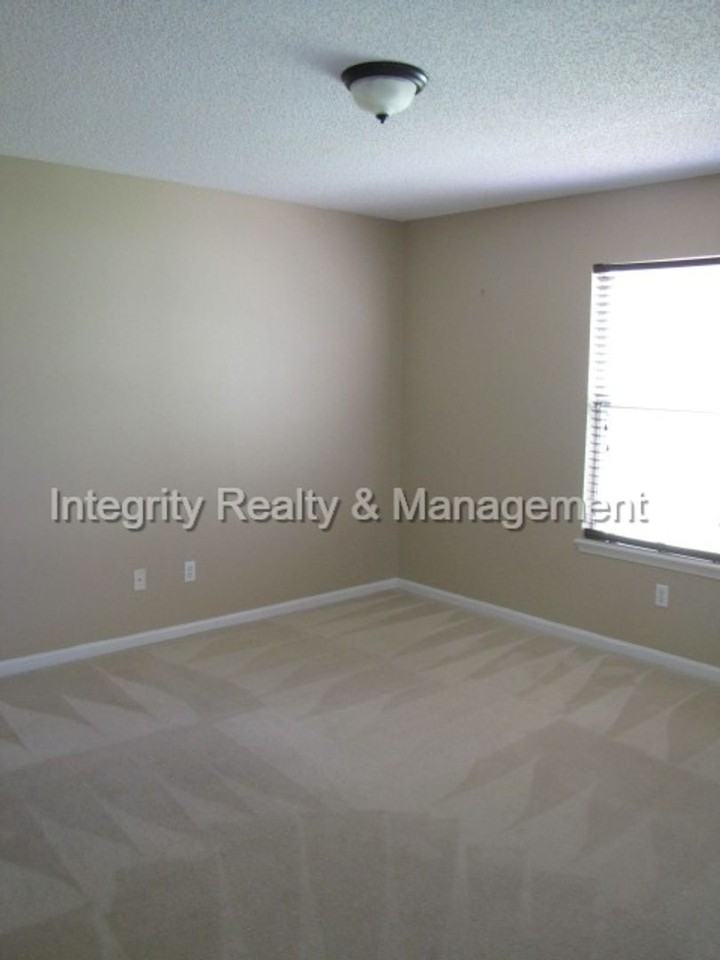 1978 Cloister Ct - Photo 4 of 23