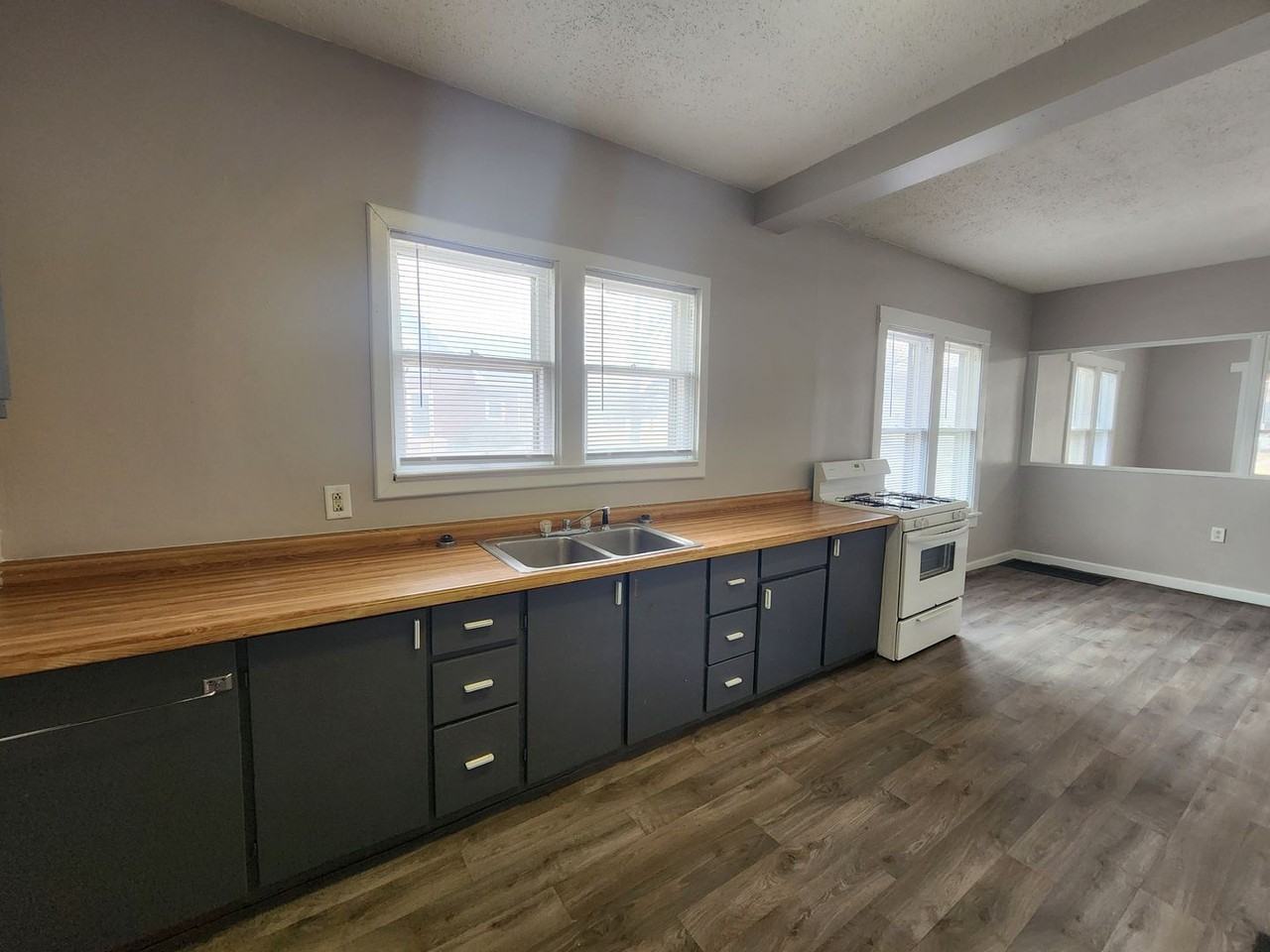 1436 Sycamore St - Photo 6 of 11