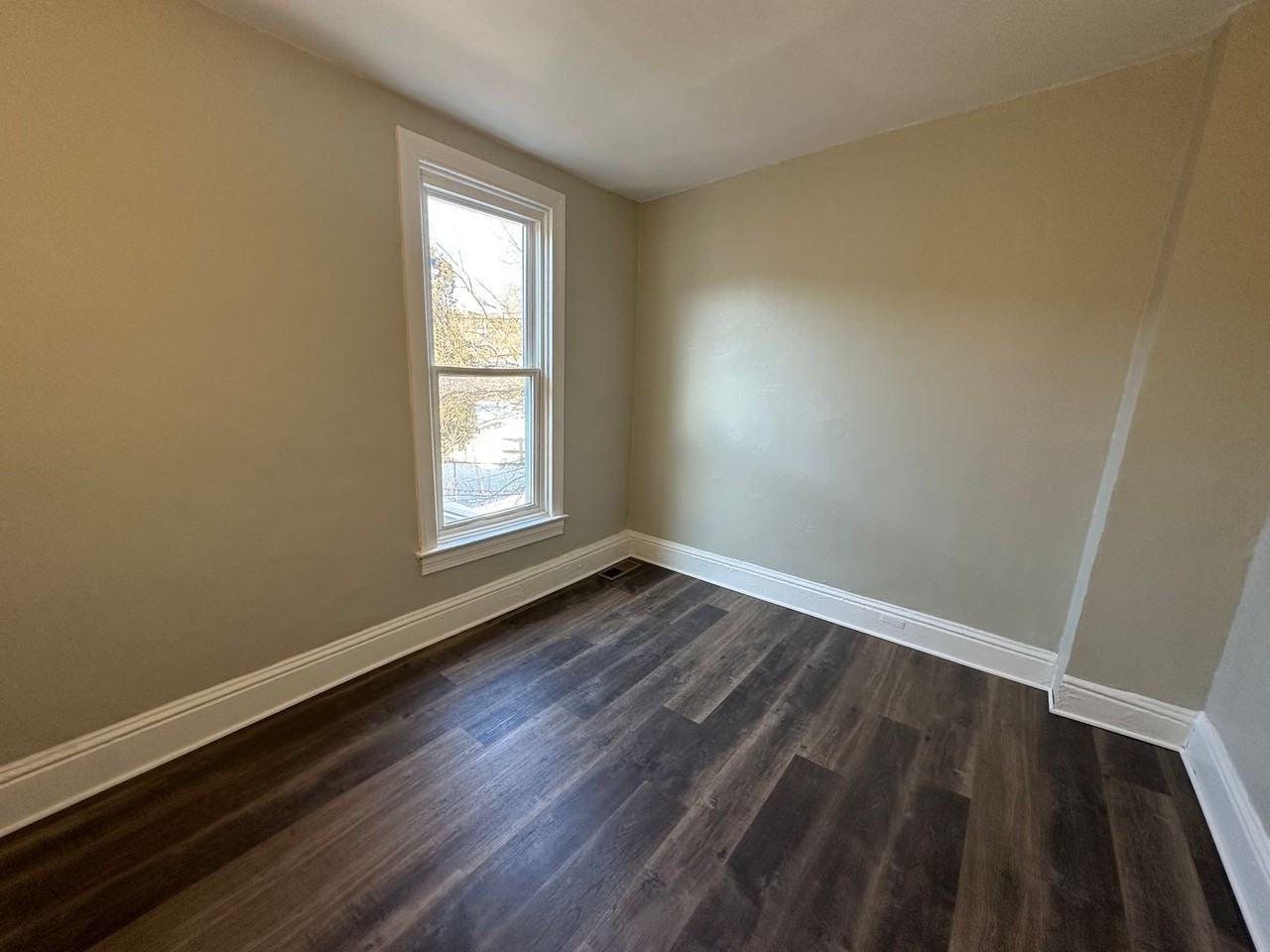 155 Stevens Ave - Photo 4 of 8