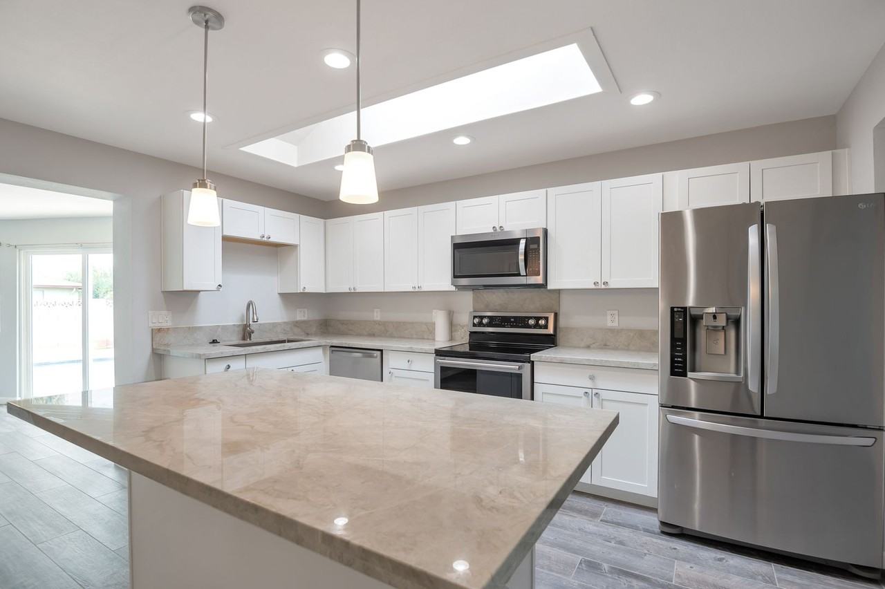 1672 E Bishop Dr - Photo 5 of 28