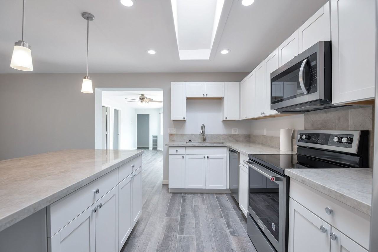 1672 E Bishop Dr - Photo 7 of 28