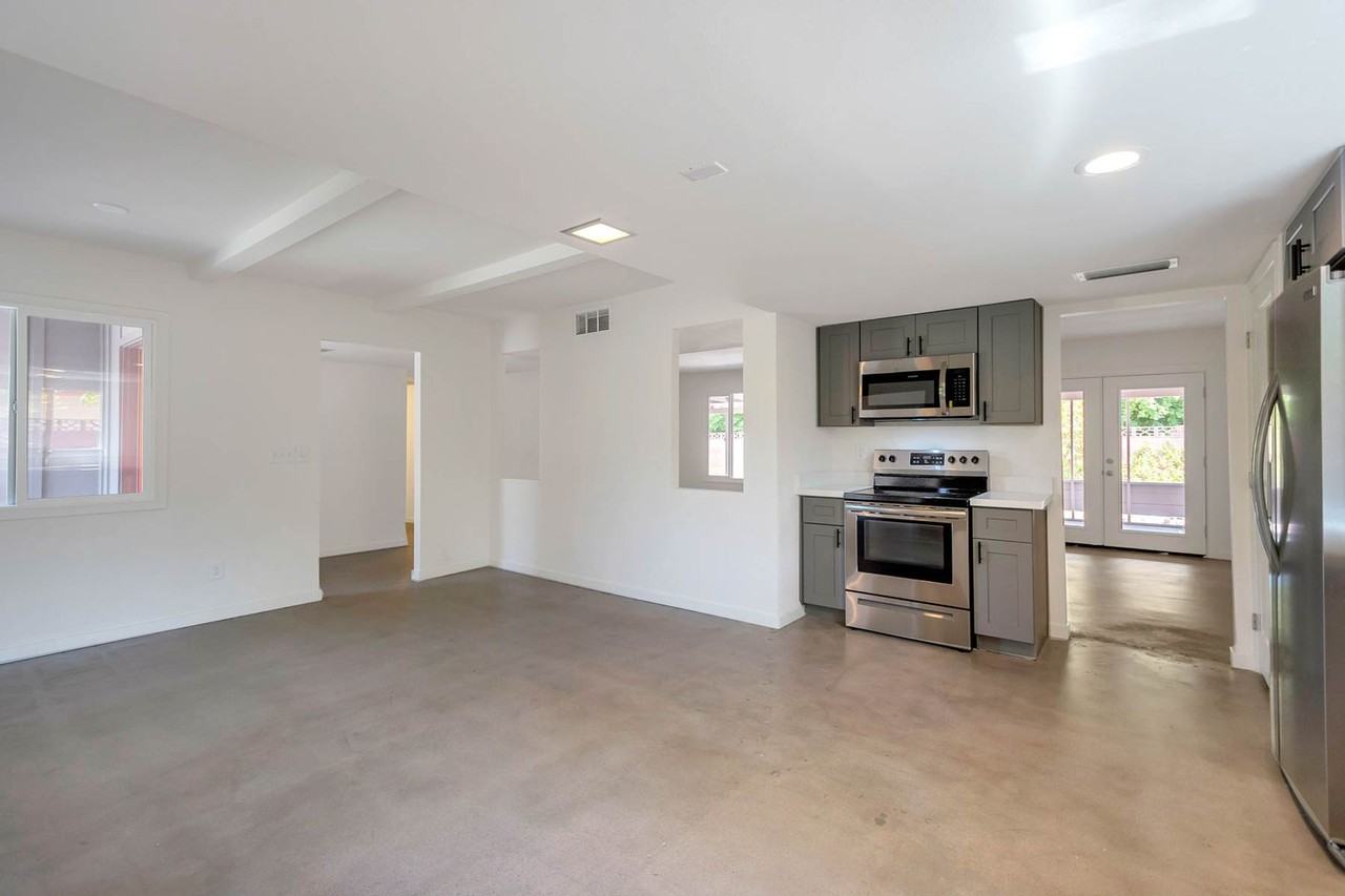 934 E Manhatton Dr - Photo 3 of 14