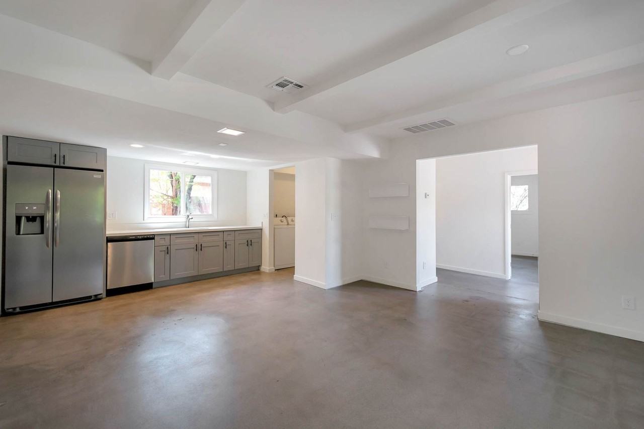 934 E Manhatton Dr - Photo 3 of 16