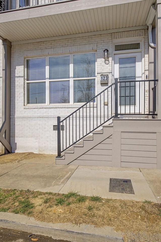 123 Berry St - Photo 6 of 33