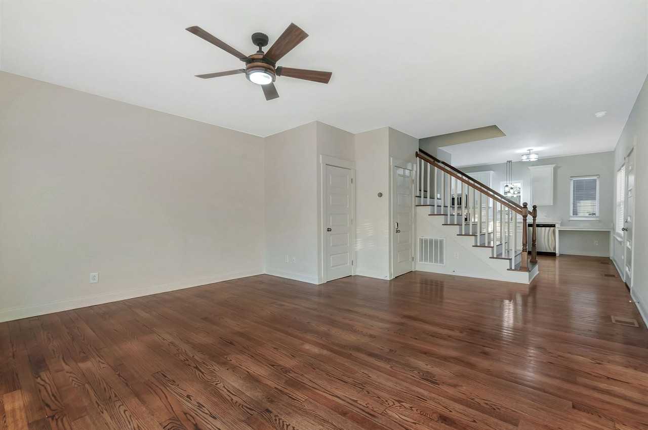 123 Berry St - Photo 7 of 33