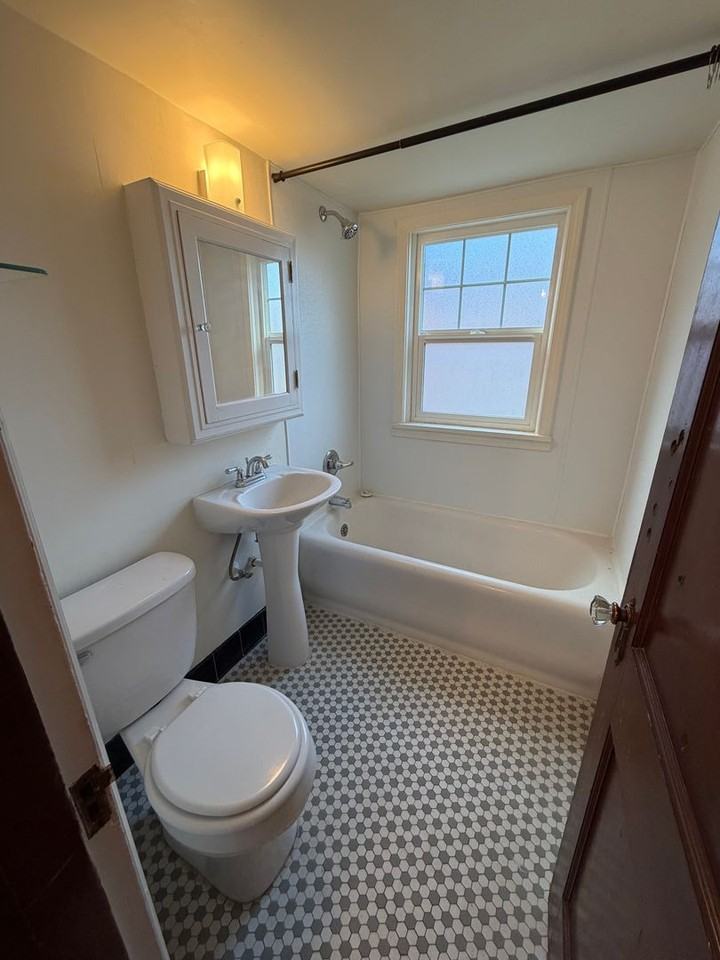 524 N Eldorado Ave - Photo 3 of 4