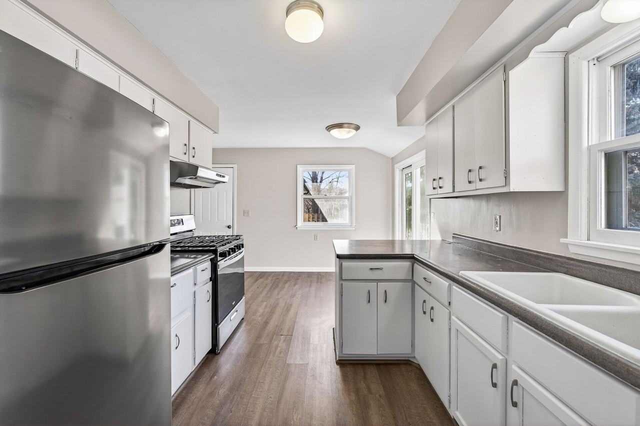 7533 Major Ave N - Photo 4 of 30