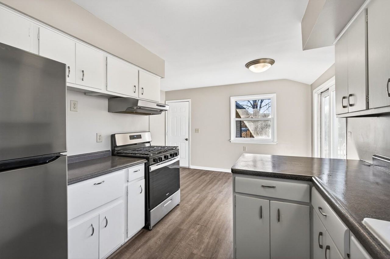 7533 Major Ave N - Photo 5 of 30