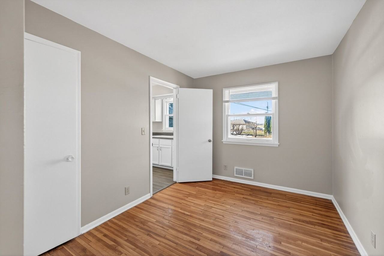 7533 Major Ave N - Photo 6 of 30