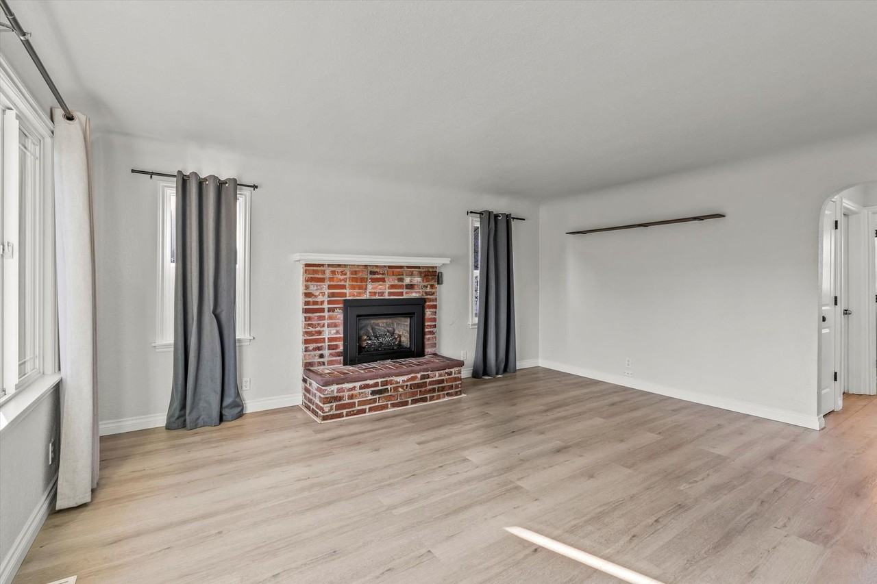 6928 E I St - Photo 3 of 30