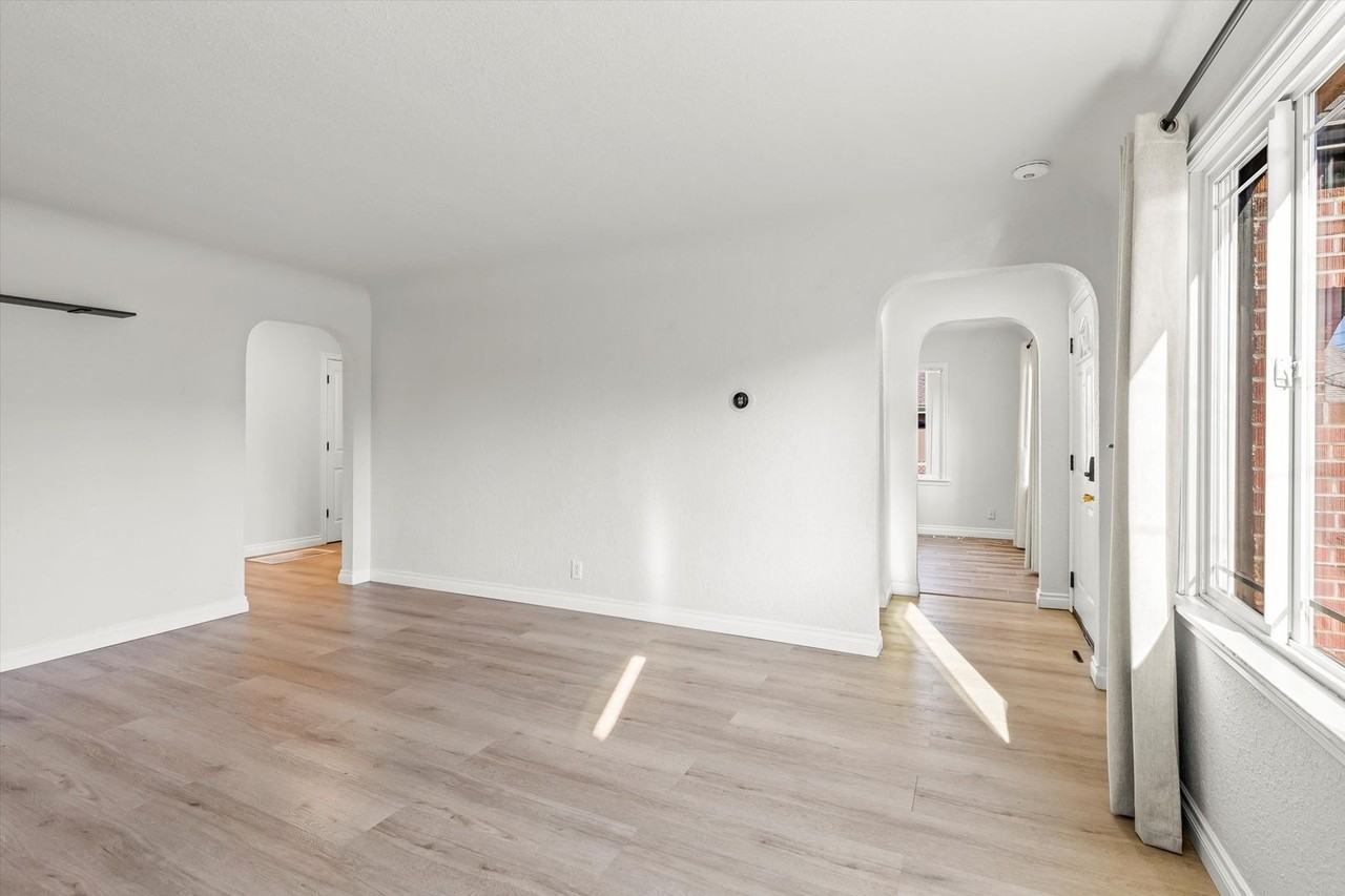 6928 E I St - Photo 4 of 30