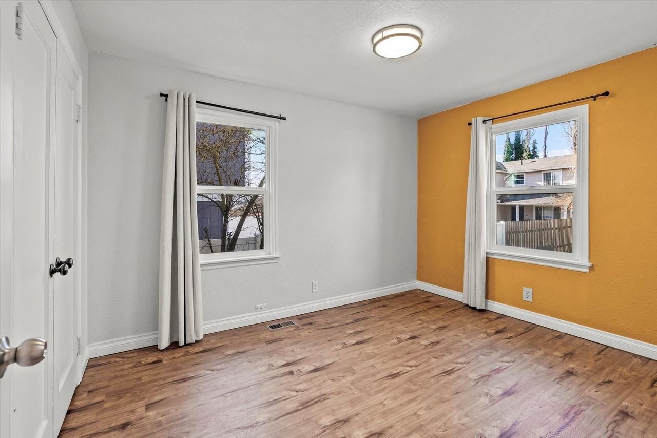 6928 E I St - Photo 6 of 30