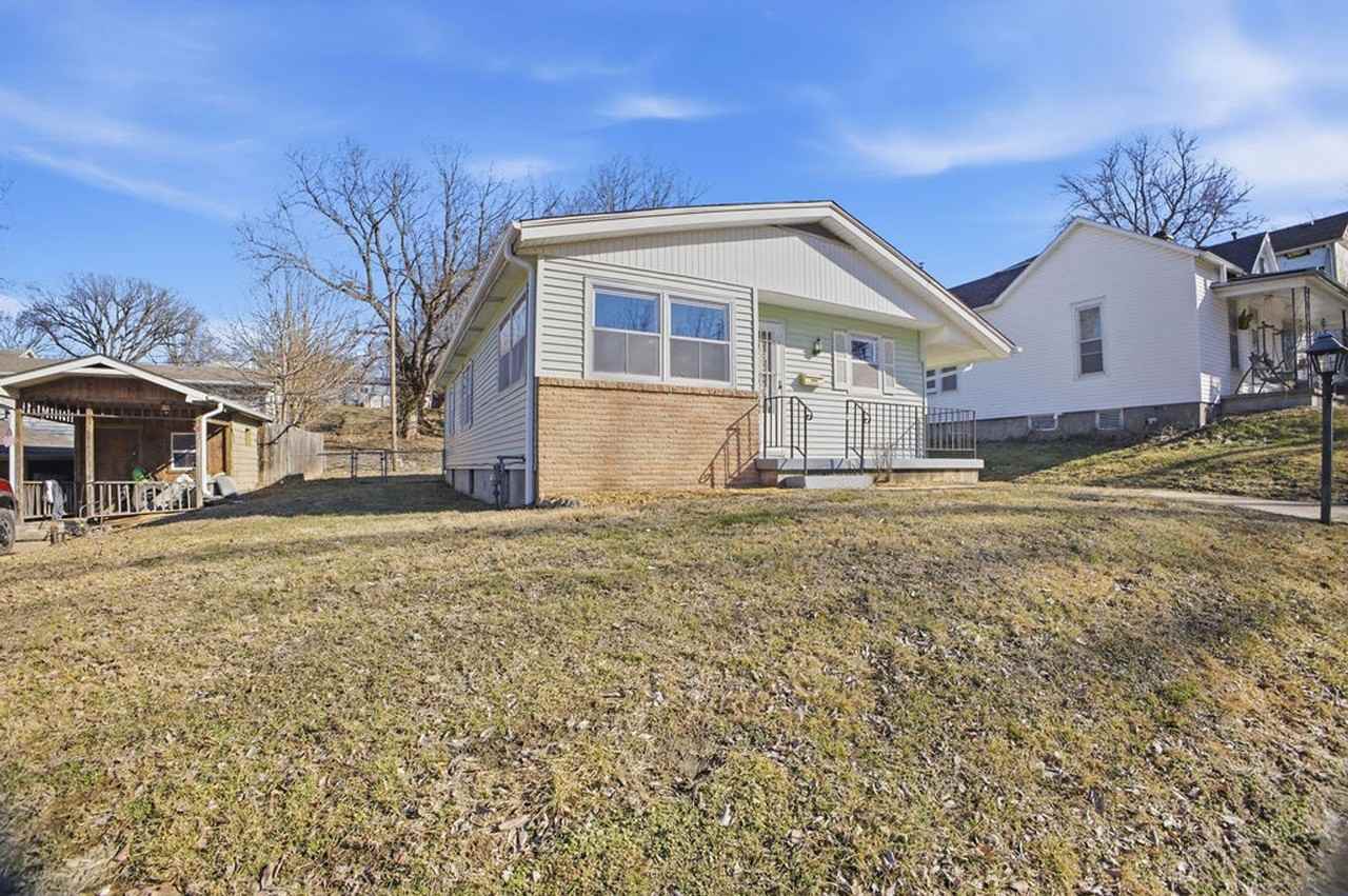 1613 S 19th St - Photo 3 of 36