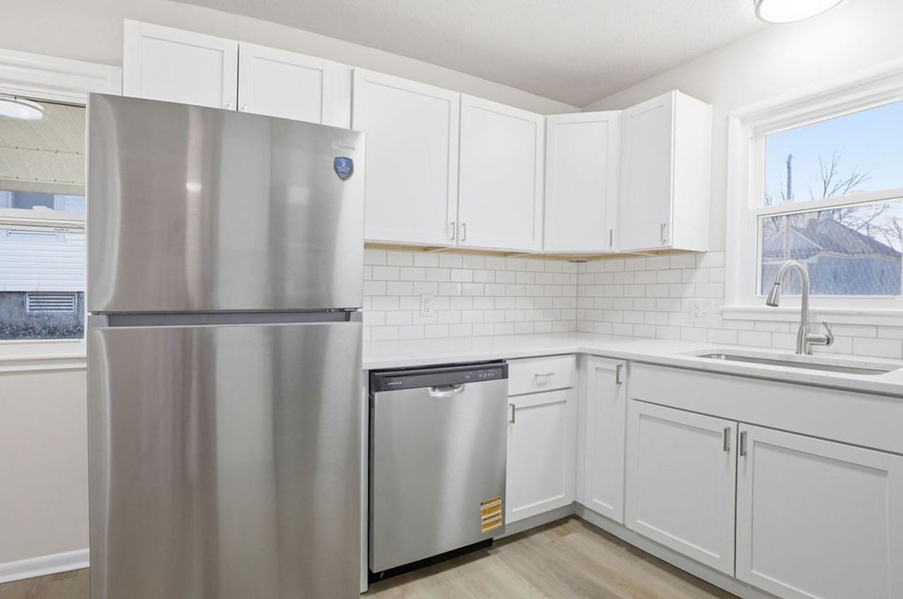 1613 S 19th St - Photo 6 of 36