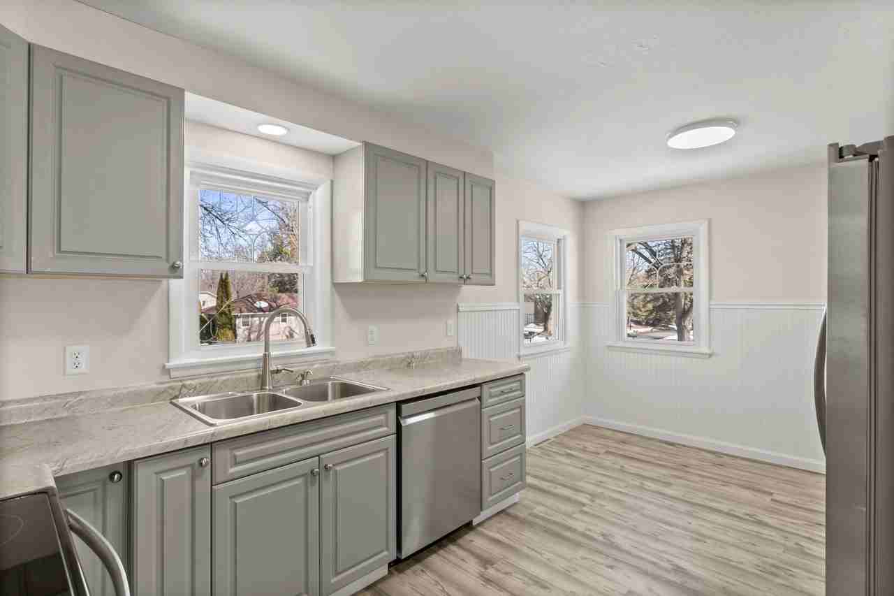 14169 Upper - Photo 4 of 17