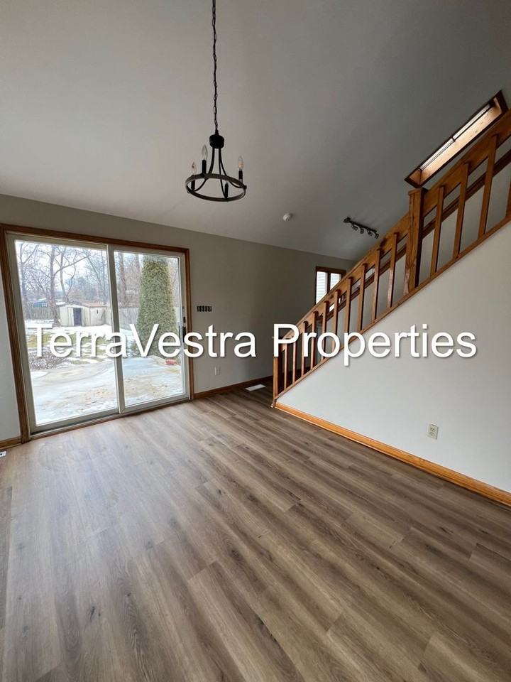 1901 S East Blvd - Photo 5 of 17