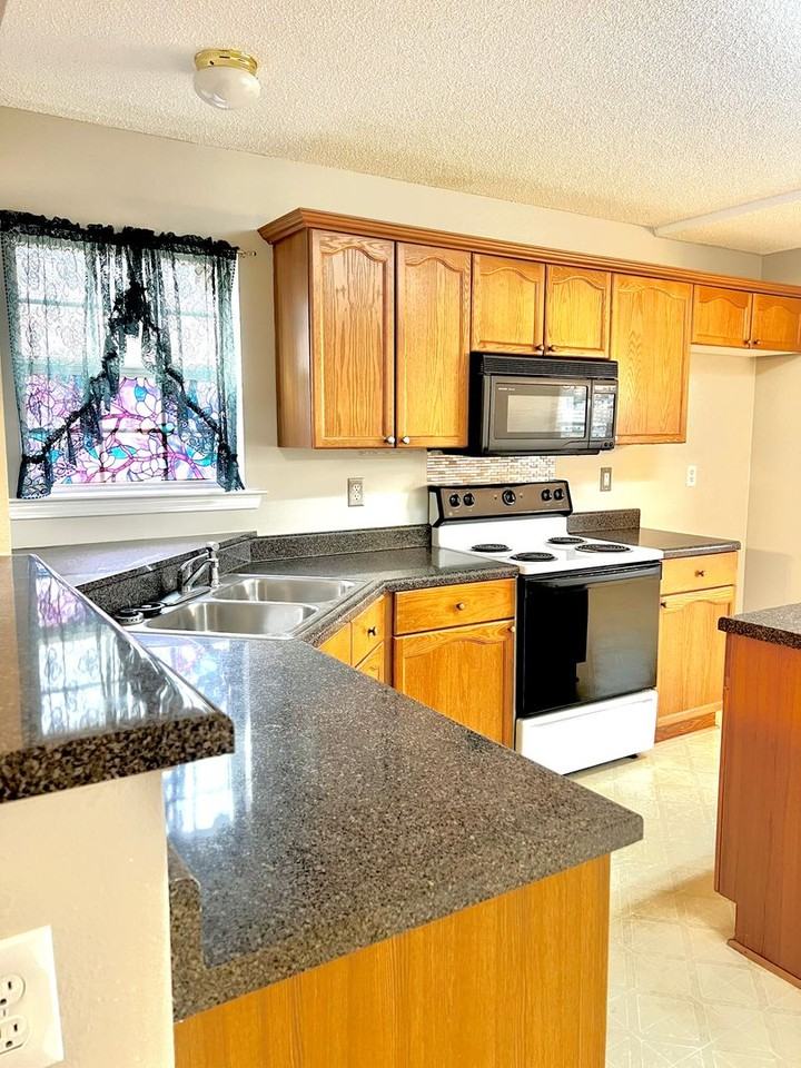 3906 Sundale Way W - Photo 2 of 15