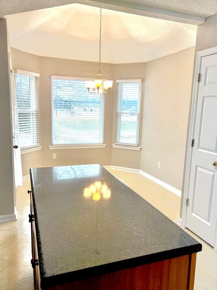 3906 Sundale Way W - Photo 3 of 15