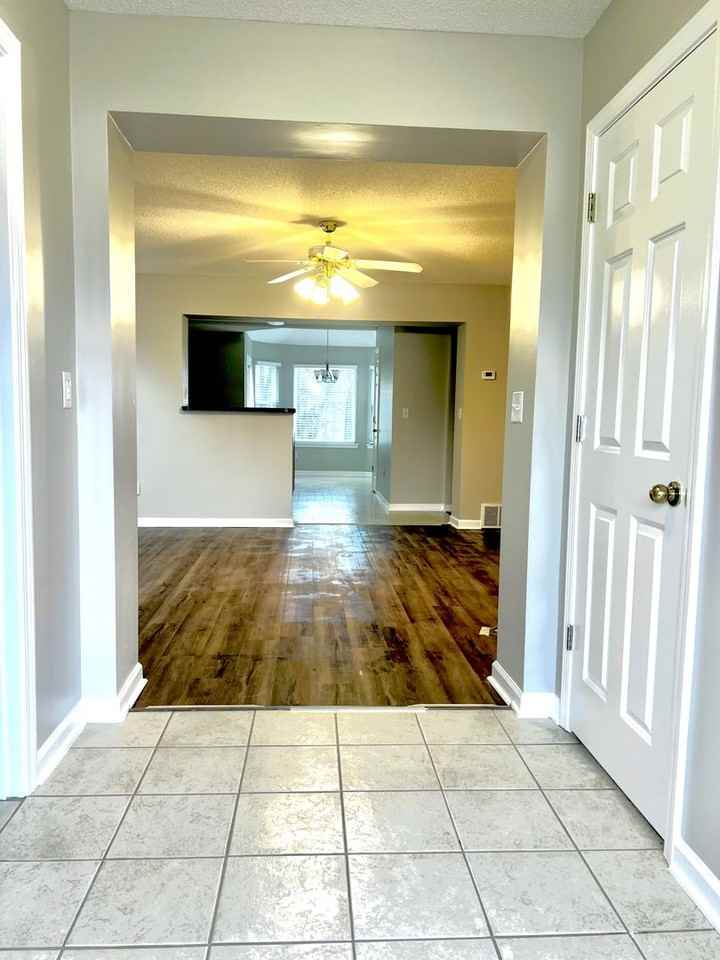 3906 Sundale Way W - Photo 4 of 15