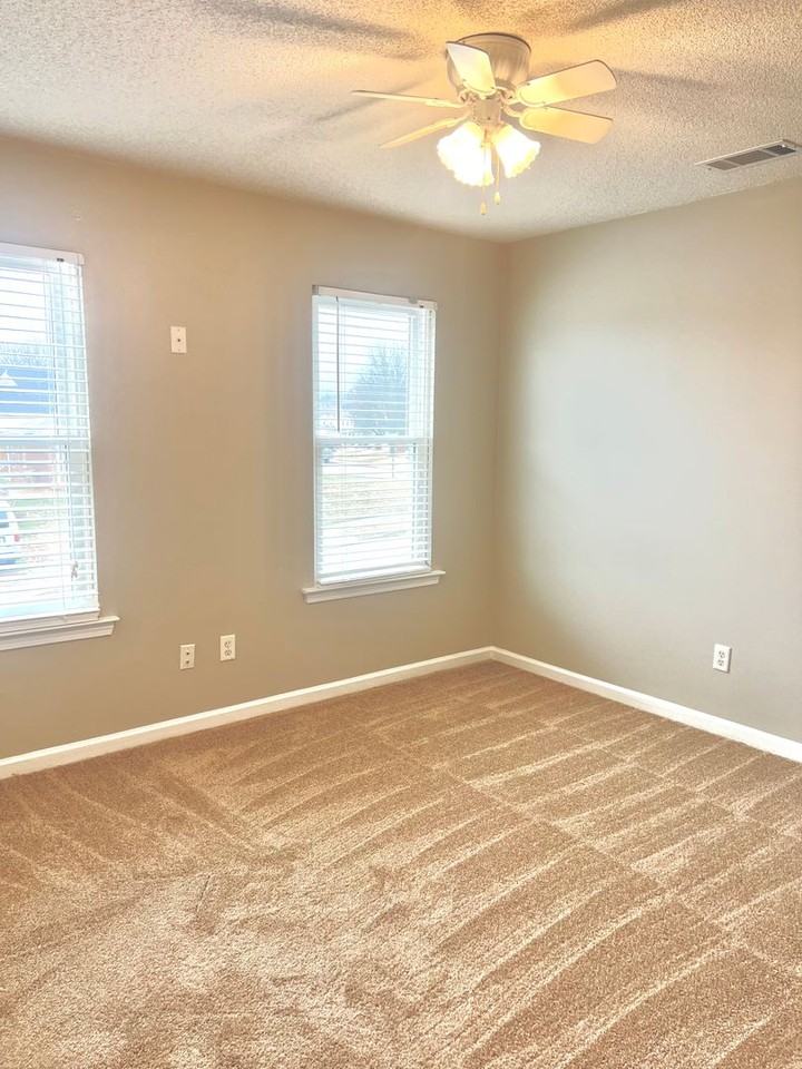 3906 Sundale Way W - Photo 6 of 15