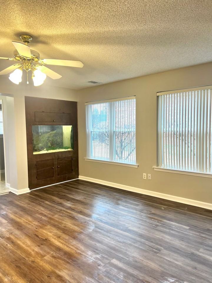 3906 Sundale Way W - Photo 7 of 15