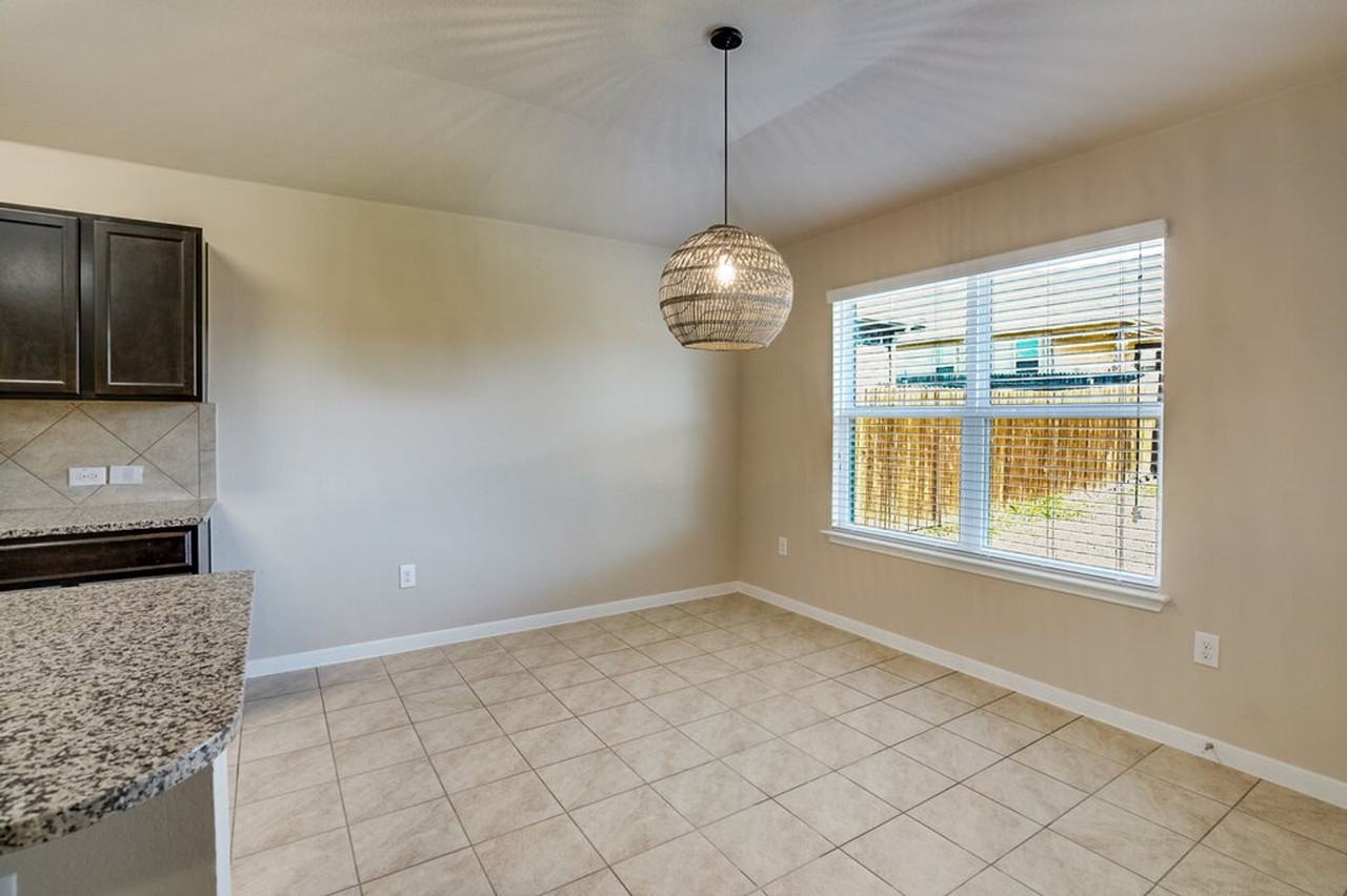 5909 Roderick Dr - Photo 7 of 20