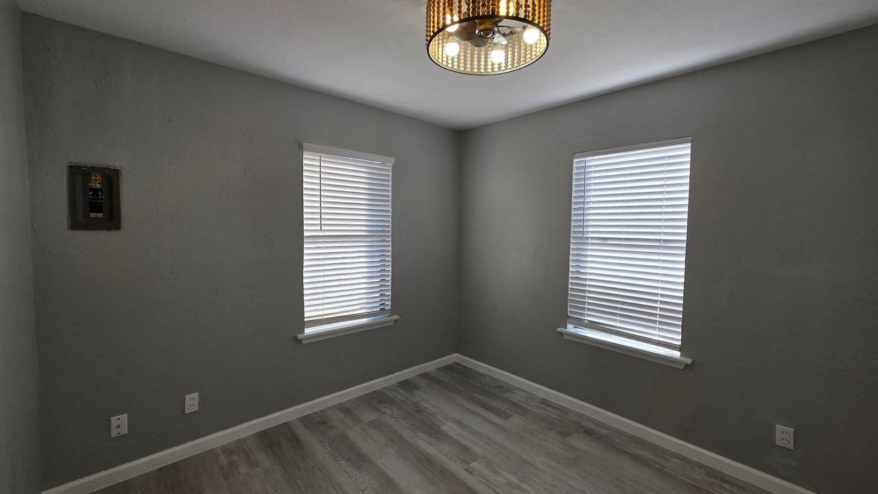 3900 Rancho Dr - Photo 3 of 17