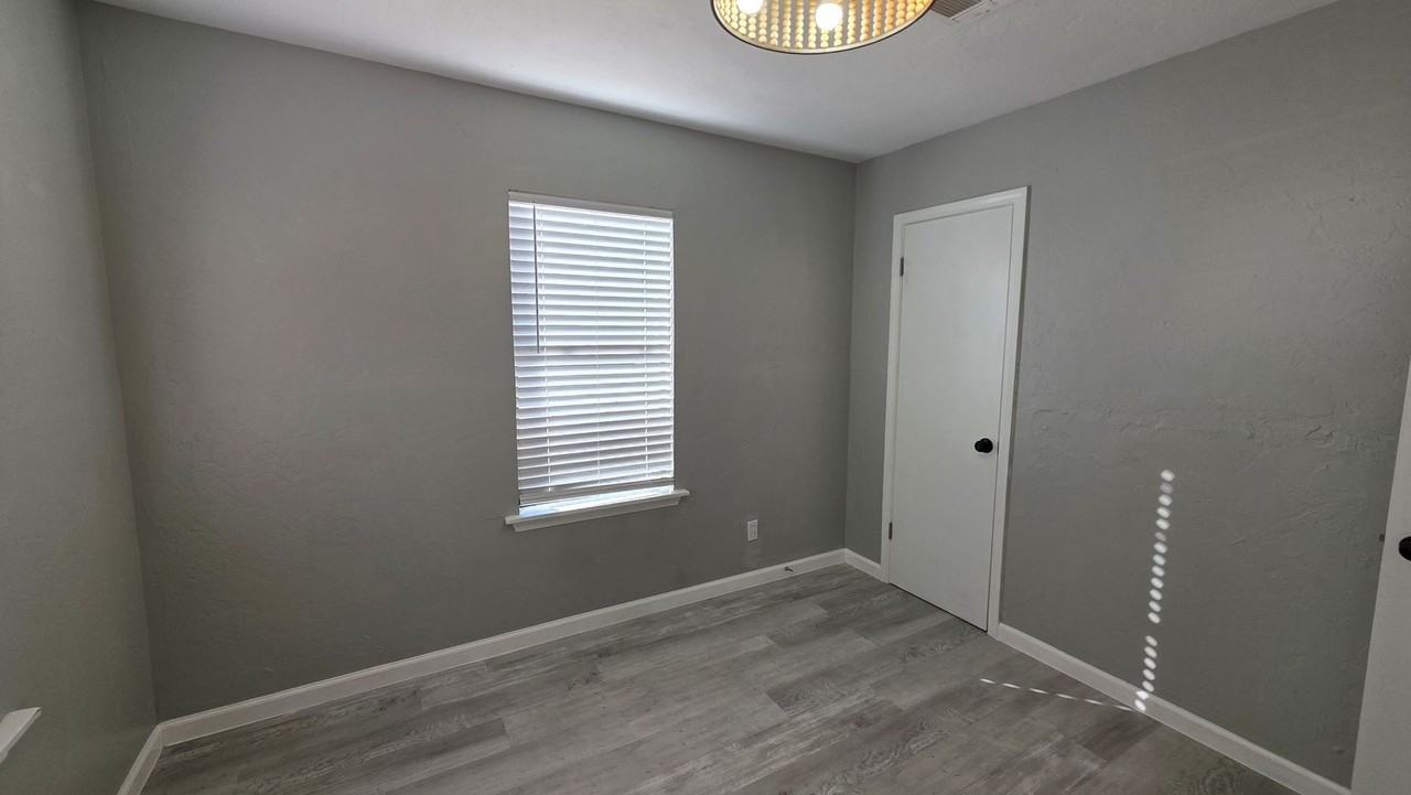 3900 Rancho Dr - Photo 4 of 17