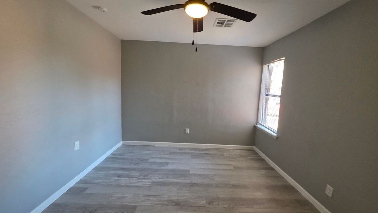 1536 Sw 38th St - Photo 4 of 20