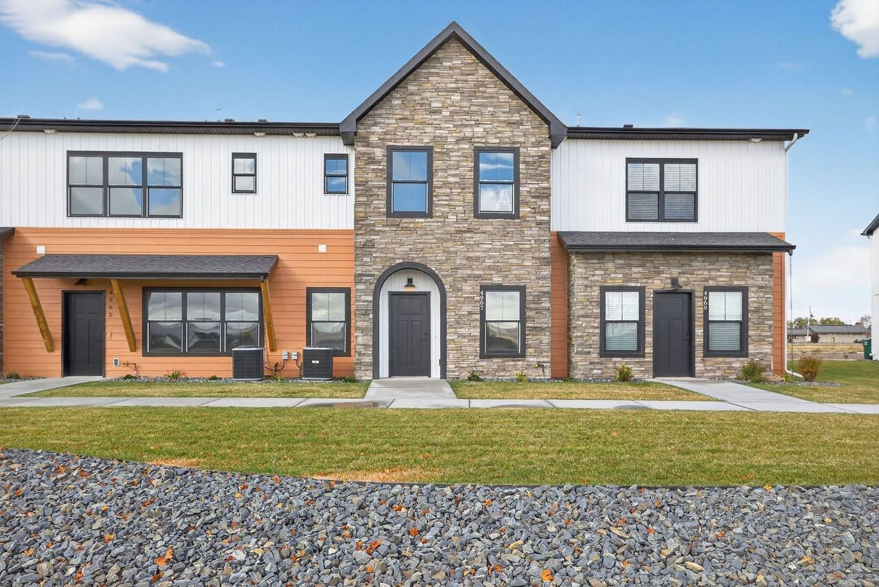 4955 N Beach Dr - Photo 2 of 43