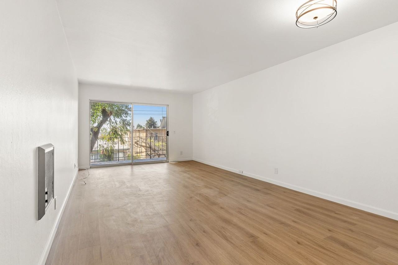 3751 Harrison St - Photo 4 of 22