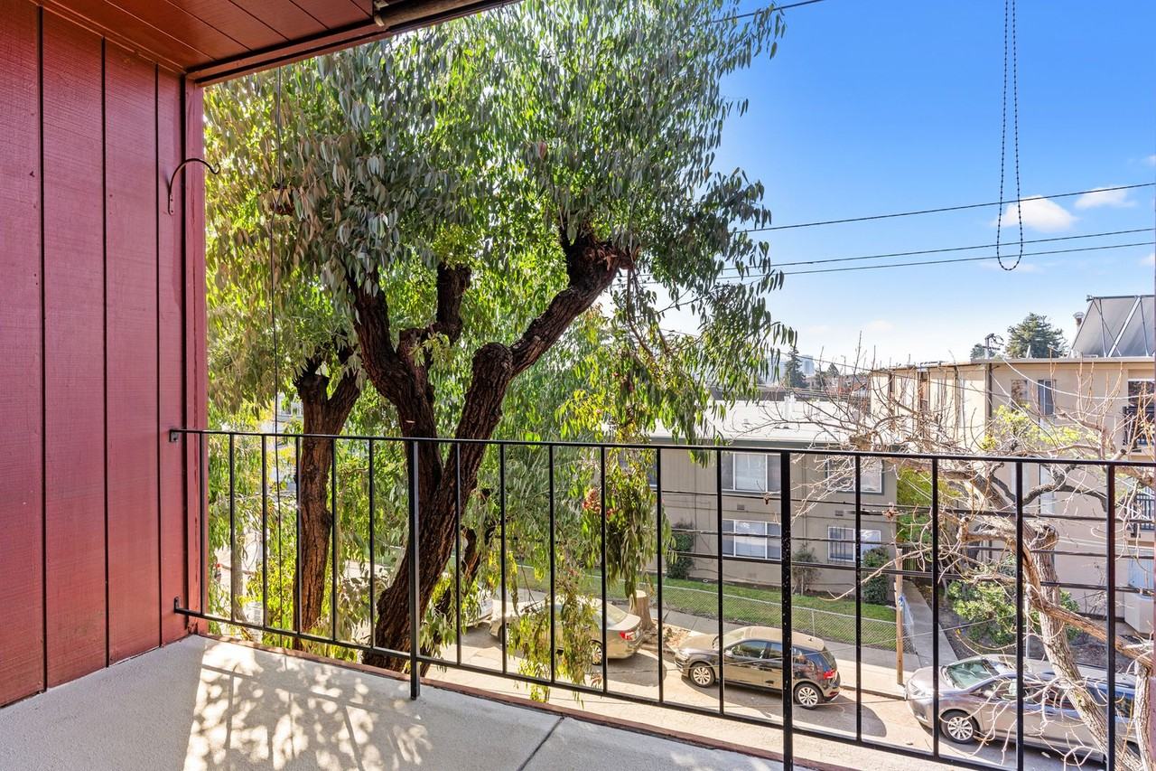 3751 Harrison St - Photo 5 of 22