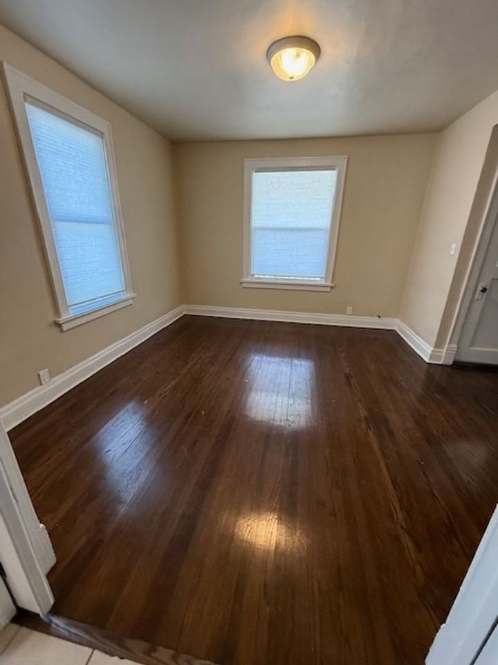 2402 S 10th St - Photo 4 of 15